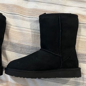 Black Ugg Classic Short II Size 7 Boots